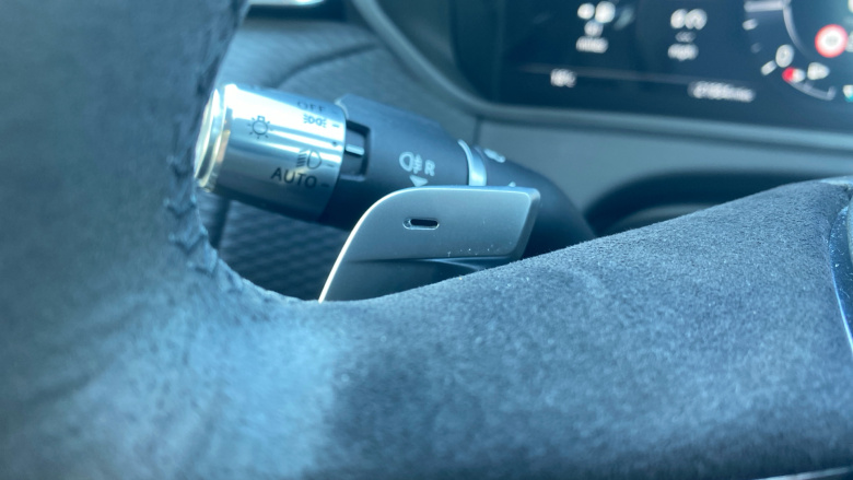 Land Rover Range Rover Velar 3.0 D300 MHEV R-Dynamic SE 5dr Auto Diesel Estate